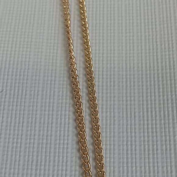Avon Gold Toned Metal Single Strand Large Oversized Hinged Leaf Pendant Necklace - Picture 6 of 10
